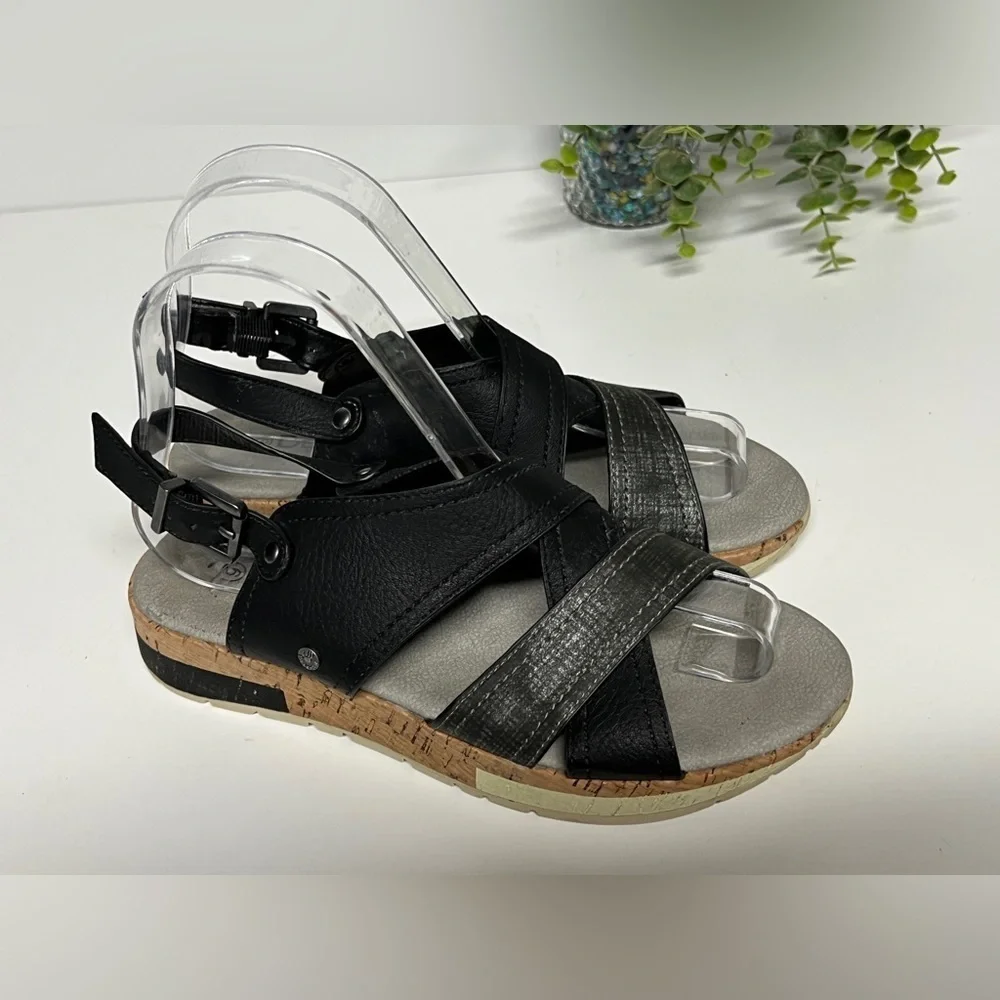 🛍️BEARPAW Black and gray SHELLI sling back sandals size 6.‎